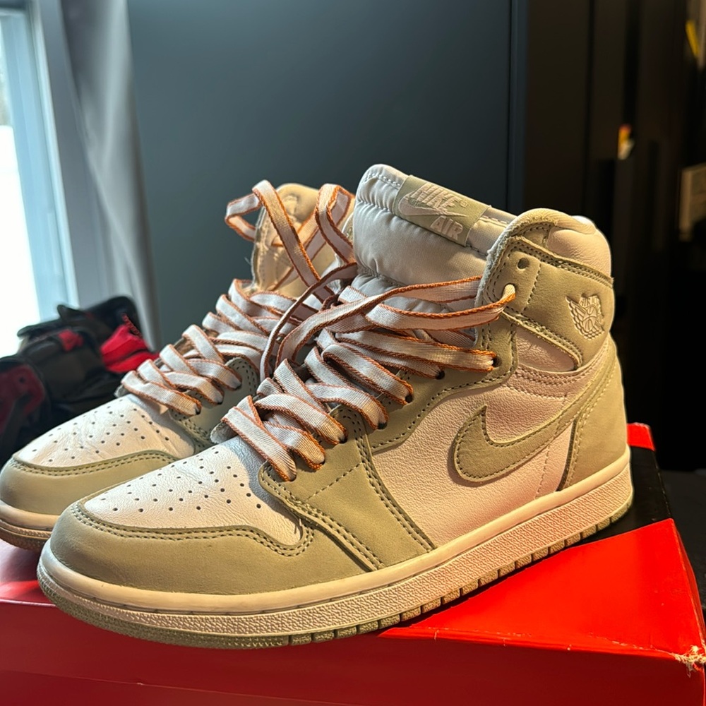 Air Jordan’s 1 high OG , from goat 100% authentic worn couple times